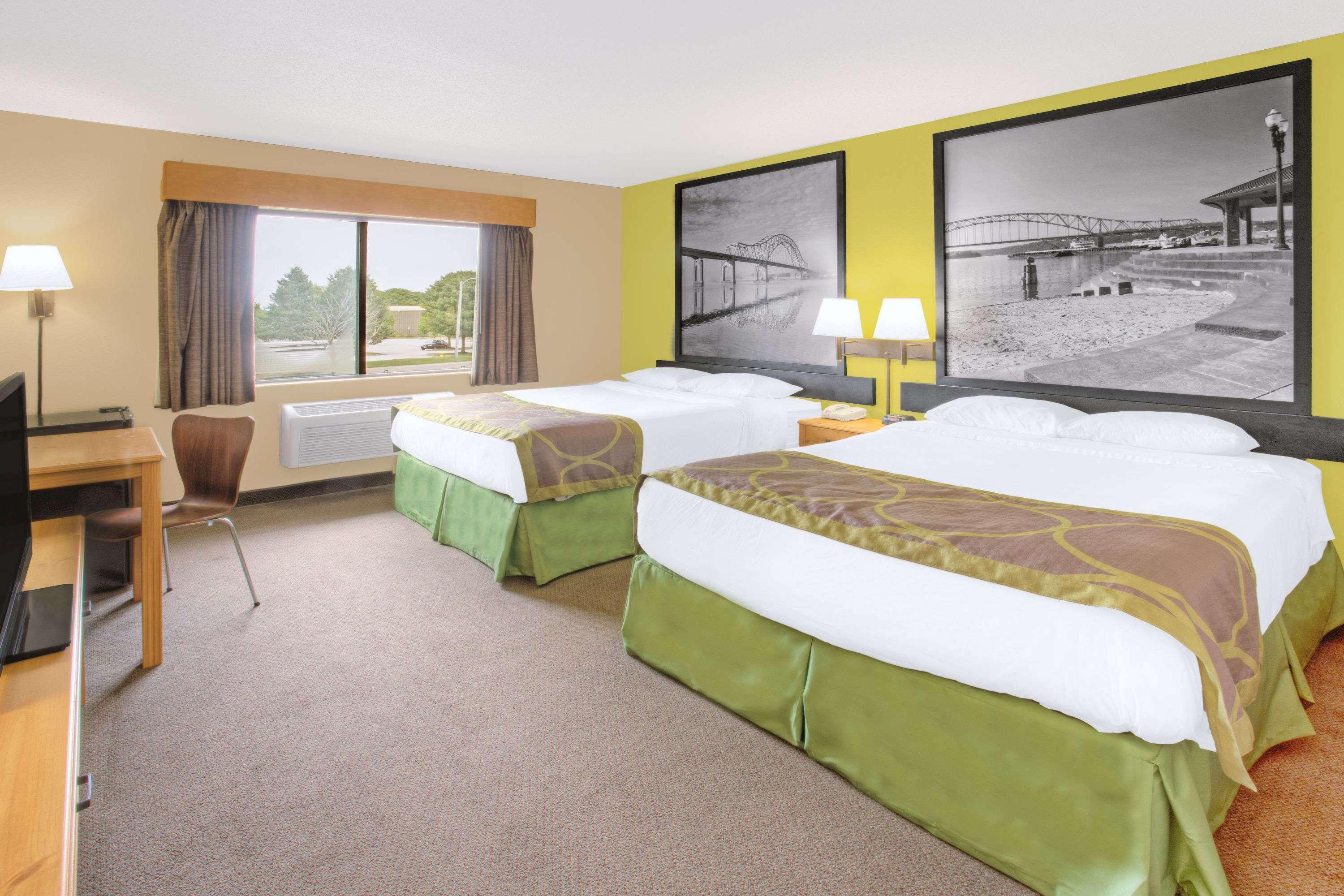 Super 8 by Wyndham Davenport Hotell Eksteriør bilde